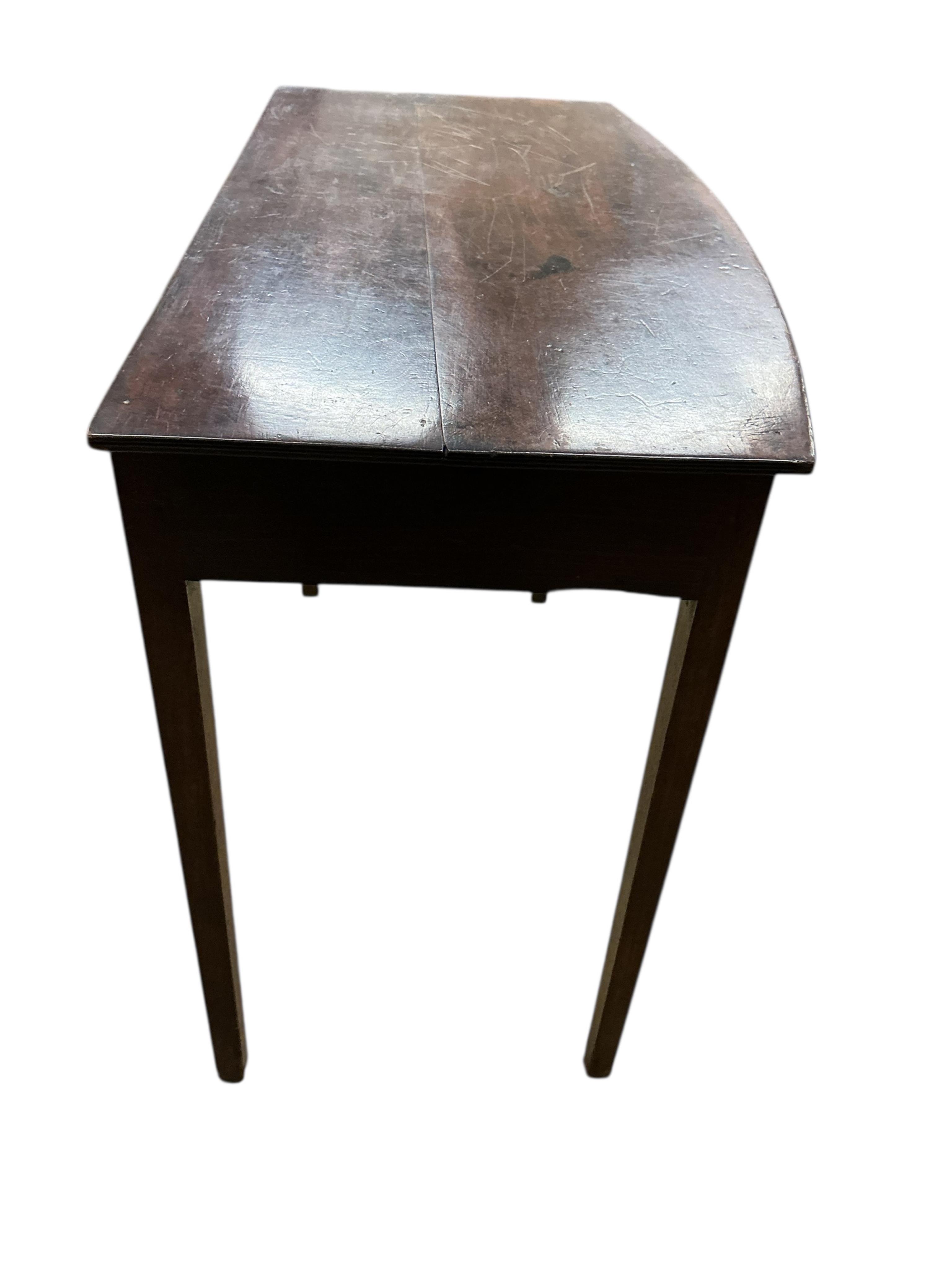A George III mahogany bow front side table, with single frieze drawer, width 91cm, depth 45cm, height 74cm